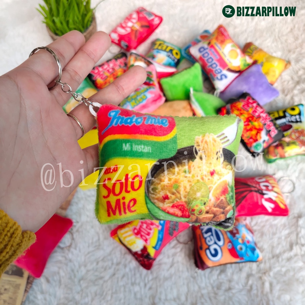 BIZZARPILLOW SOUVENIR GANTUNGAN KUNCI SNACK BZ172