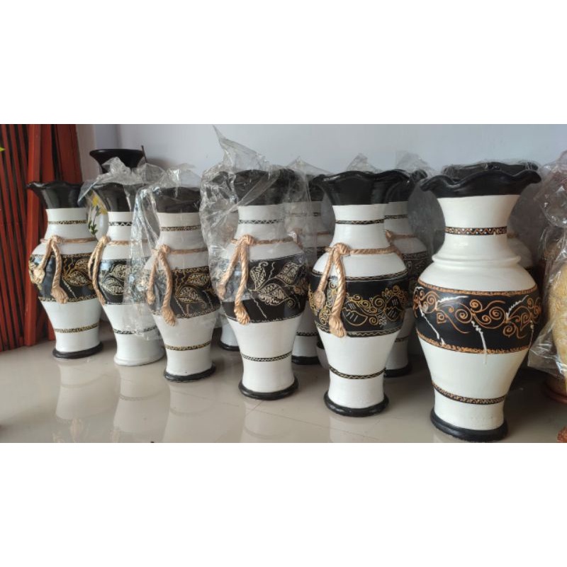 Guci Gerabah tanah liat (include packing kayu)