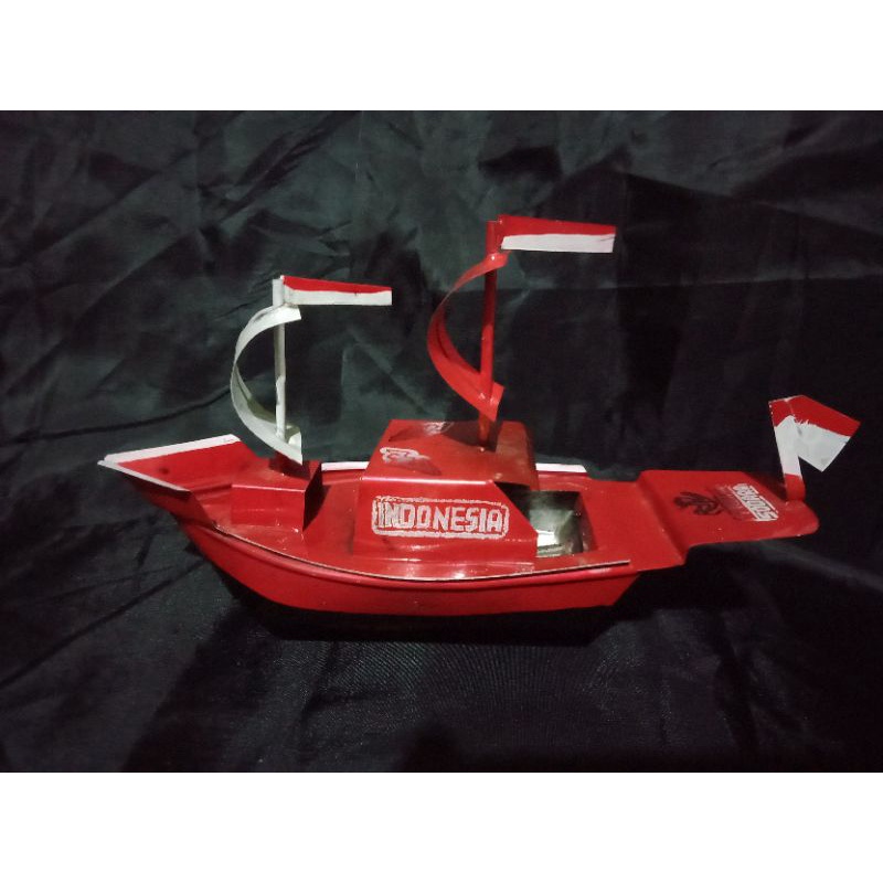 kapal Otok otok Perahu Layar 20cm