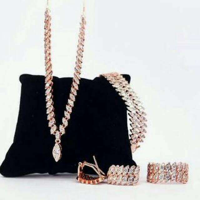 Set tura padi baris dua, persis berlian aslinya