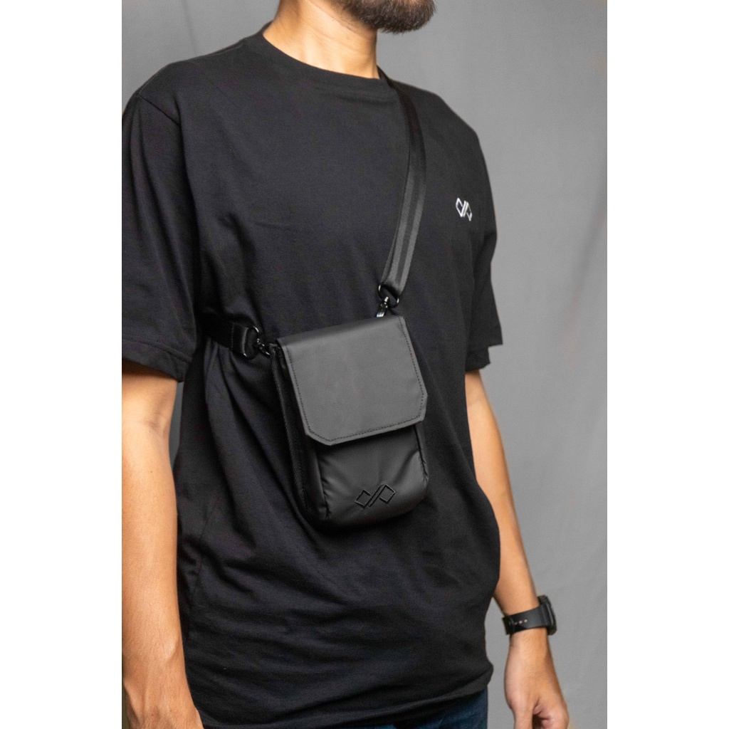 Infinit | Slingphone | tas hp pria hitam (iphone, samsung, android) smartphone multifungsi anti air