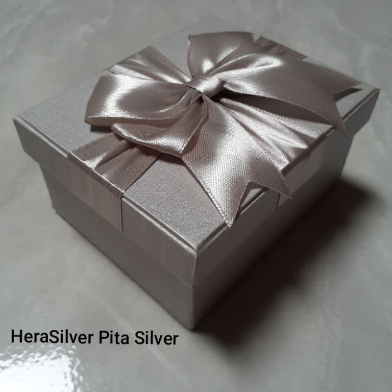 GIFTBOX CANTIK ABU SILVER KOTAK HADIAH SPESIAL