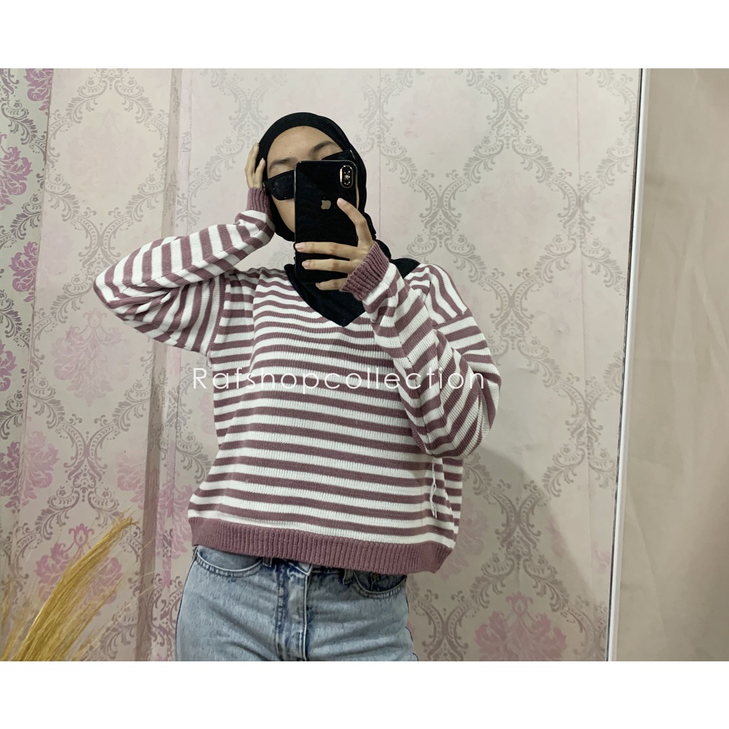 OUTWEAR SWEATER CROP RAJUT MOTIF GARIS