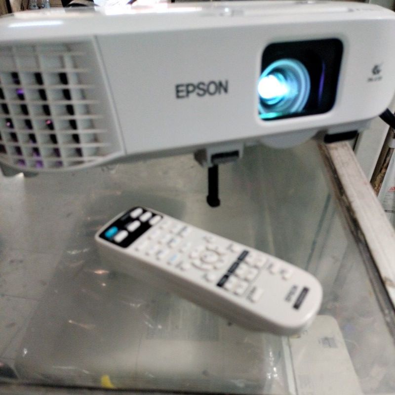 Proyektor Epson EB -980w