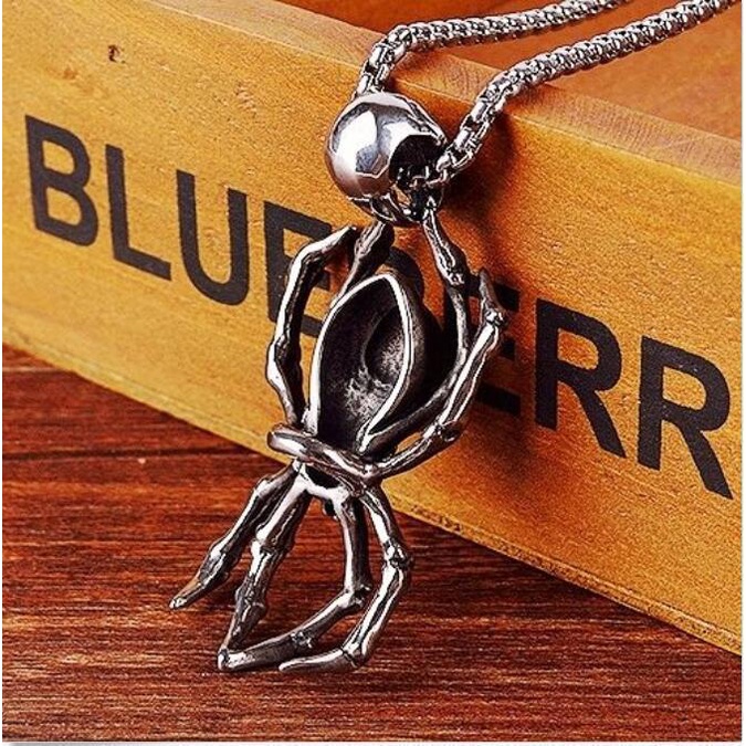 Kalung Liontin spider Tengkorak Baja Titanium fashion Pria Perhiasan Liontin Pria Trendi