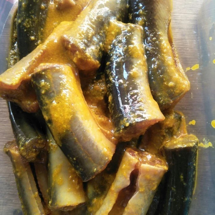 

belut ungkep bumbu kuning tinggal goreng per 500gr