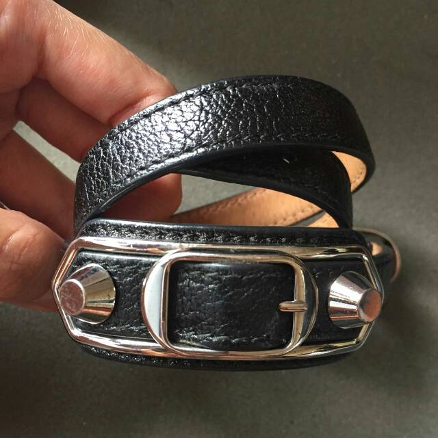 Preloved Gelang Authentic Balenciaga
Triple Tour Black Edge SHW