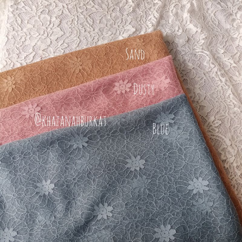 Chantilly Bunga Akar/Tile Chantilly