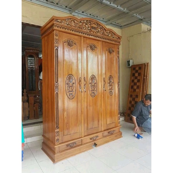 Lemari pakaian Rahwana full kayu jati / lemari pakaian ukir Jepara / furniture Jepara