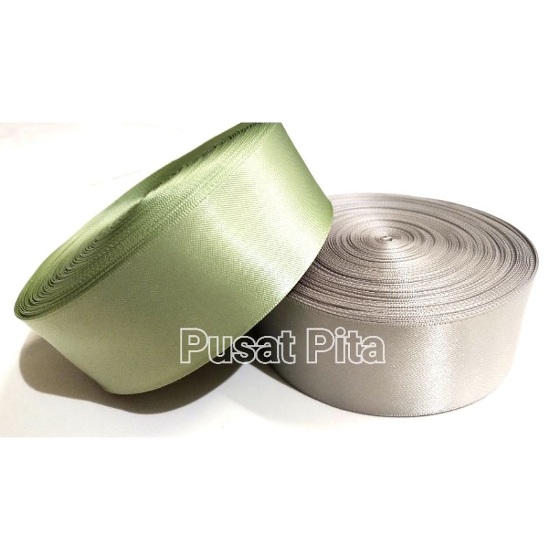 

pita satin 3.8cm Rp 4.750/meter. warna hijau dan abu