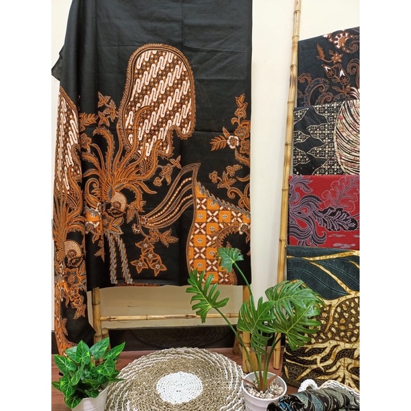 kain batik sogan klasik modern dasar hitam