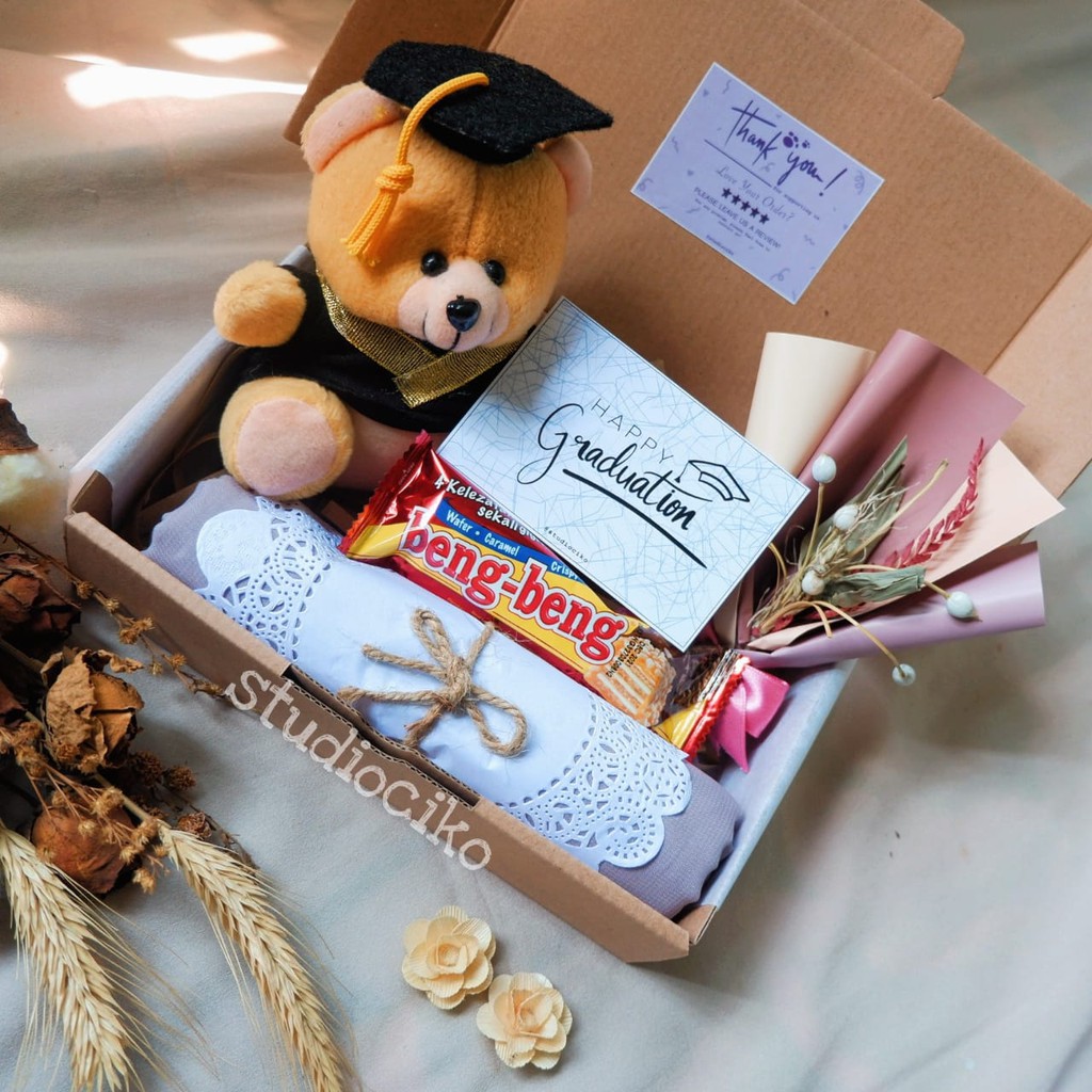 Kado Wisuda Cewek Cowok / Boneka Wisuda / Hadiah Wisuda Sidang Sempro / Hampers Wisuda / Graduation Gift / Kado Wisuda Unik / Gift Box Wisuda  / Souvenir Wisuda by Studiociko