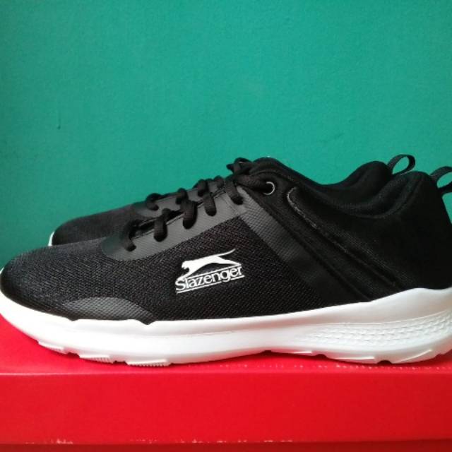 SEPATU SLAZENGER DOMINATE - BLACK WHITE