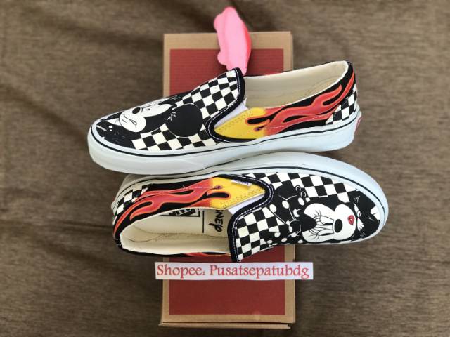 OBRAL VANS SLIP ON PREMIUM X DISNEY MICKEY MINNIE SNEAKERS