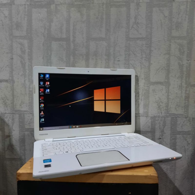 Laptop Toshiba L40-A intel Celeron Ram 4GB/HDD 500GB LAYAR 14INCH WINDOWS 10 SIAP PAKAI FULL APLIKASI