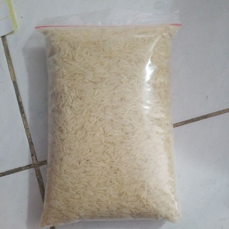 

Beras Basmati Kualitas Bagus 1 Kg Impor Saudi Beras Panjang buat Kebuli Mandhi Briyani Kabsah