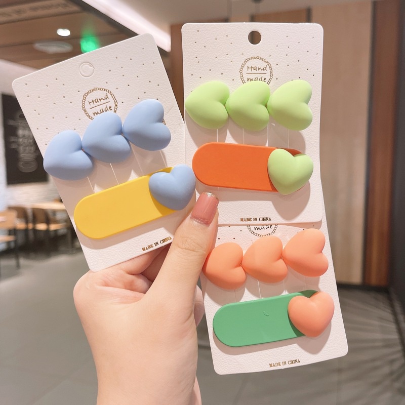 2pcs / set Jepit Rambut Poni Bentuk Hati Bintang Warna Permen Gaya Korea Untuk Aksesoris Perempuan