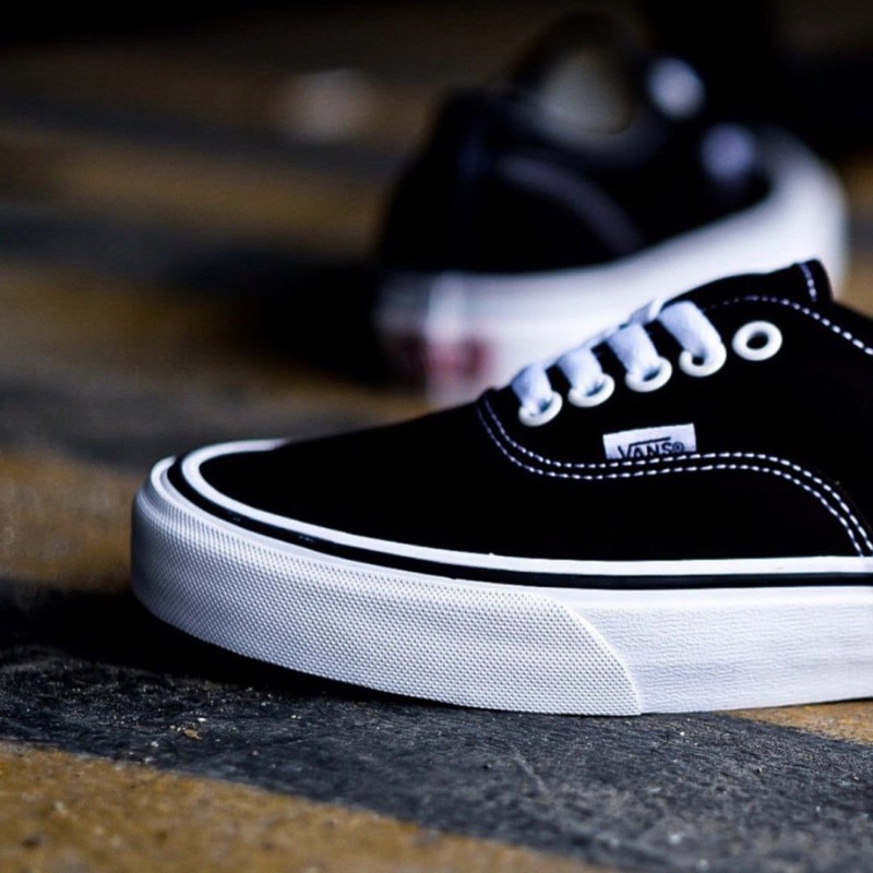 [SALE] AUTHENTIC CLASSIC BLACK WHITE ORIGINAL 100%