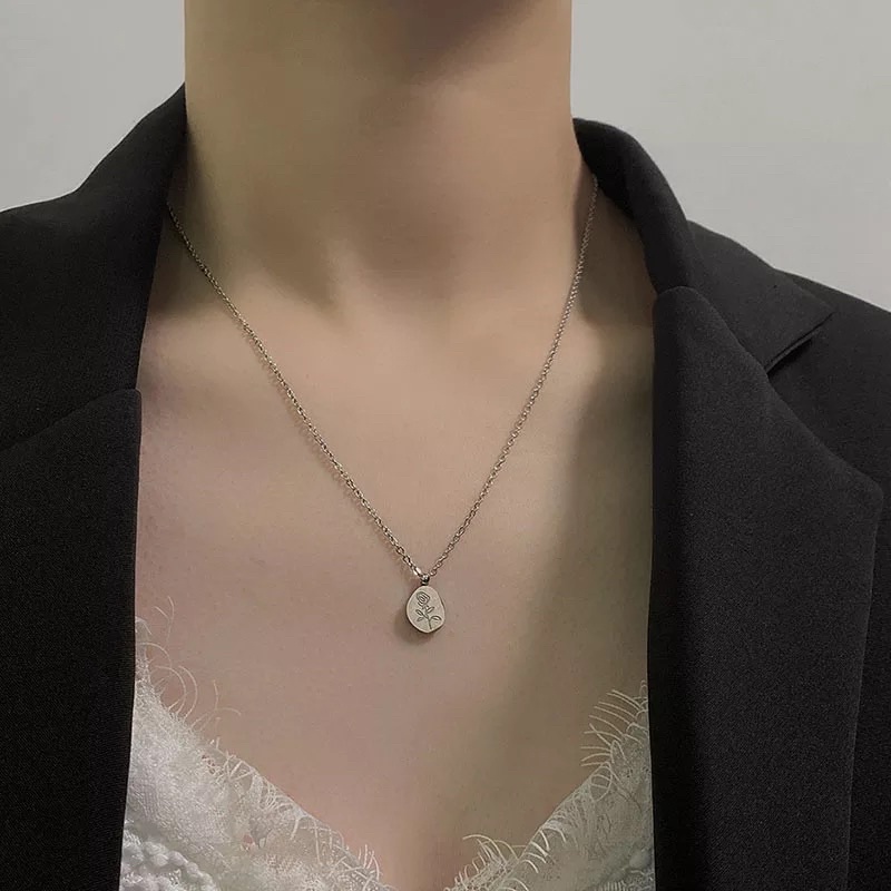 Avere | Lucky Flower Charm Necklace - Stainless Steel - Kalung Cincin Adjustable Anting Pesta Weddin