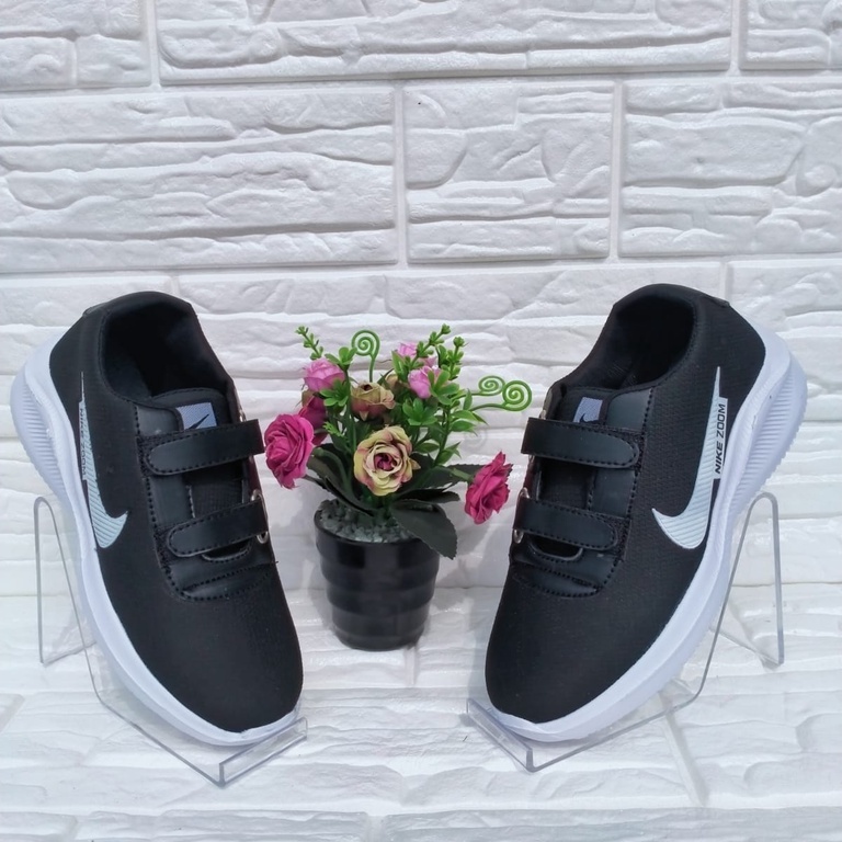 [PROMO] SEPATU PEREMPUAN / SEPATU PRIA WANITA/ SNEAKERS/SEPATU ANAK LAKI LAKI/SEPATU ANAK PEREMPUAN/SEPATU SEKOLAH/SEPATU TERBARU UMUR 4-10 TAHUN /FASHION ANAK  / SEPATU OLAHRAGA RUNNING ANAK WARNA HITAM PUTIH VELCRO