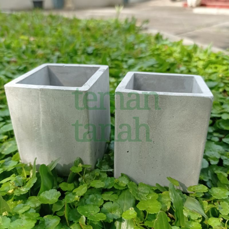 Pot Semen Kotak Minimalis