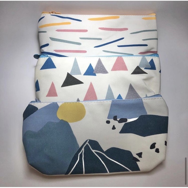 

Kotak Pensil Motif Abstrak Bahan Kanvas