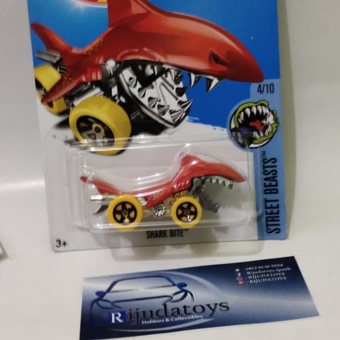 Hot wheels hotwheels shark bite warna merah