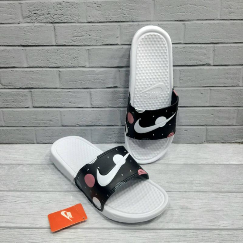 RESTOCK SENDAL NIKE BENASSI POLKADOT BLACK WHITE