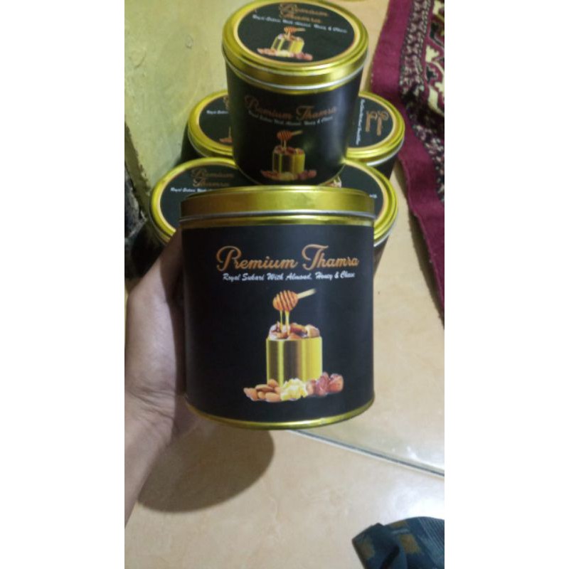 

Kurma Sukari Premium Thamra+Kacang Almond+Keju+Madu Yaman Ukuran 500gr Sukkari