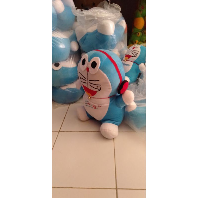 BONEKA DORAEMON WALKMAN LUCU MURAH