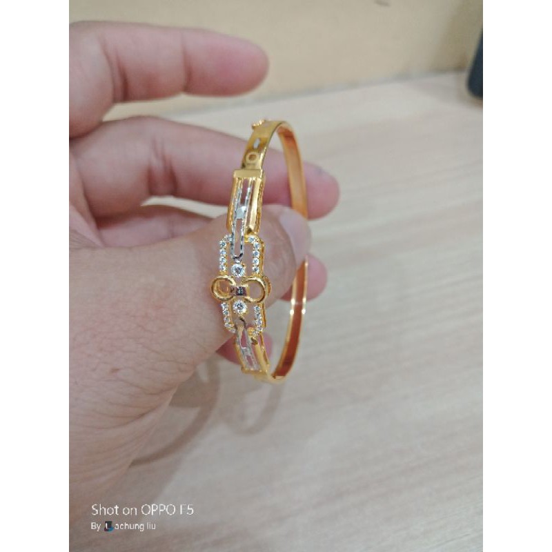 Gelang tangan emas kadar 700 (berat 5.03 gram)