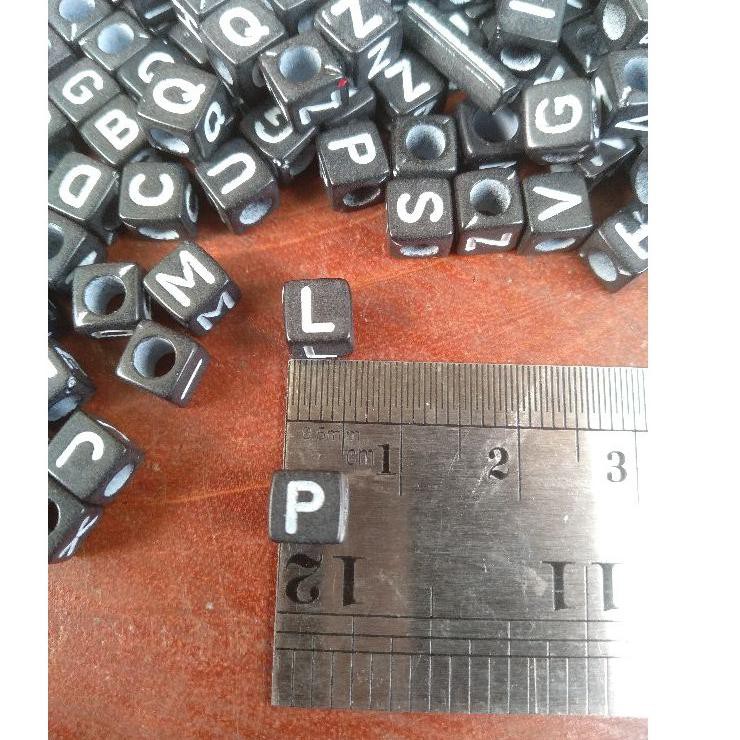 

Prm khЦsЦs mote huruf kotak HITAM PUTIH (340 - 580 pcs / 88 gram)S3d.ang promo ..ada!