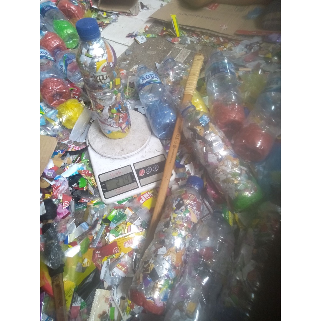 Ecobrick botol Aqua 600 ml, kepadatan 255-295 gram