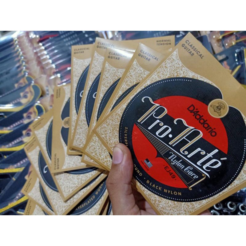 Senar Gitar classic / nilon d daddario senar no 1,2&3 warna hitam