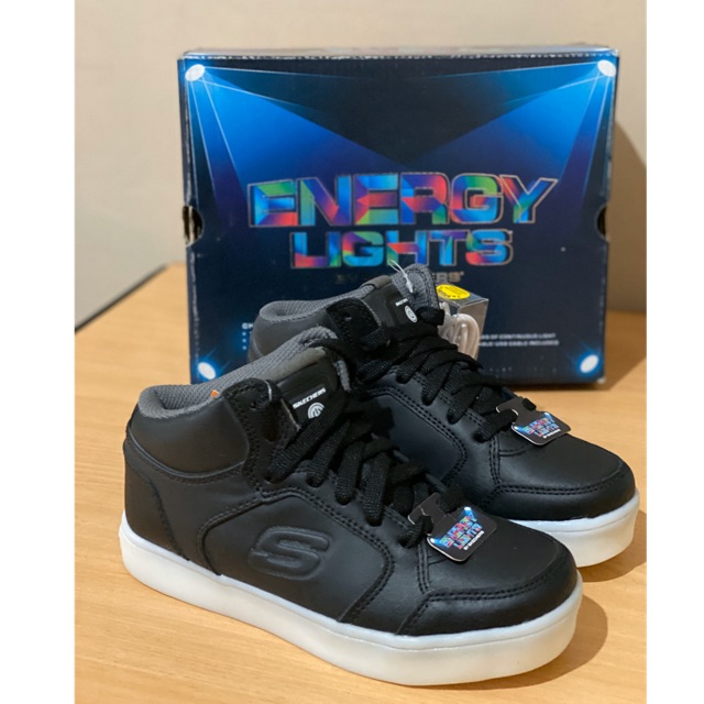 Fast sale sportstation New with box SKECHERS LIGHT utk anak laki-laki diinjak nyala EUR 33 (20,5cm)