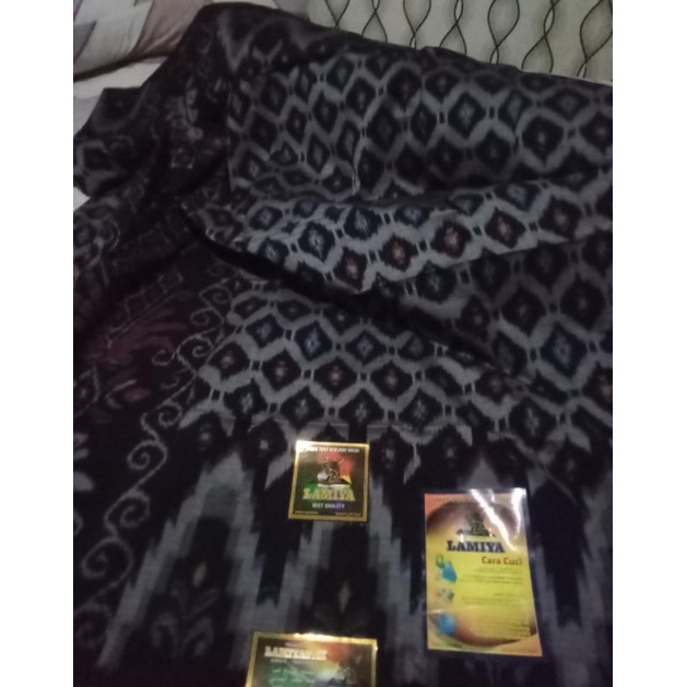 Kain sarung Lamiya