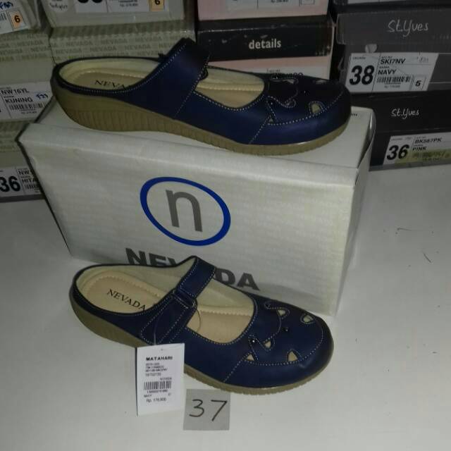 37 flat shoes nevada slop wanita branded matahari
