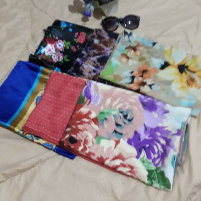 Hijab segi empat preloved