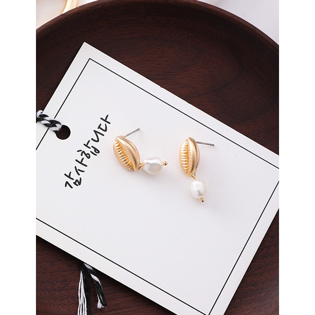 LRC Anting Tusuk Fashion Gold Metal Conch Irregular Pearl Earrings F29123