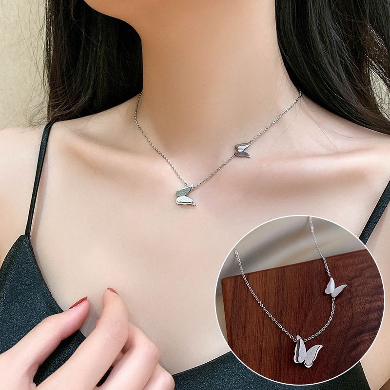 Kalung Titanium Wanita Anti Karat Liontin Kupu Lapis Emas 18K Korea Perhiasan