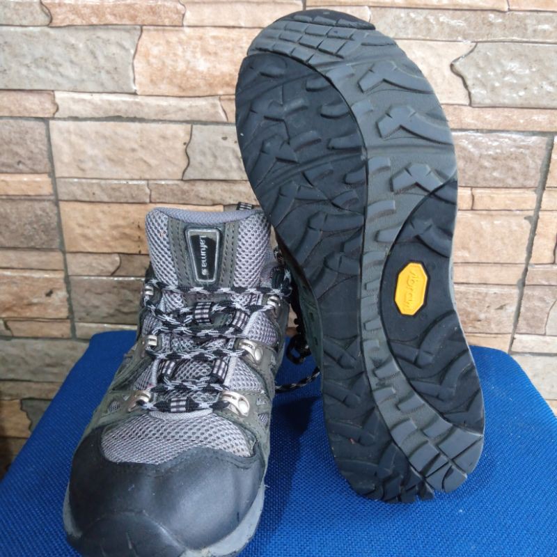 sepatu gunung lafuma original Gore-tex Vibram waterproof