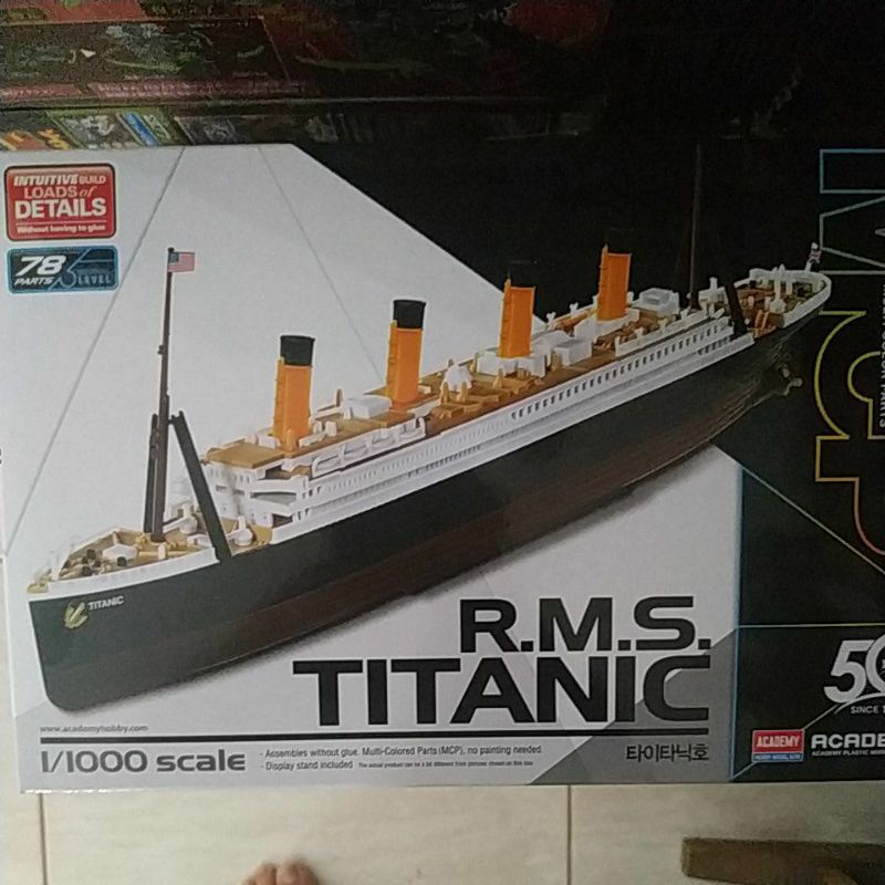 kapal titanic 1/1000 model kit academy