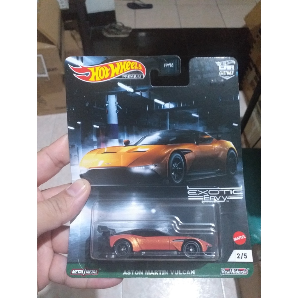 Hot Wheels Car Culture Exotic Envy Aston Martin Vulcan Oranye