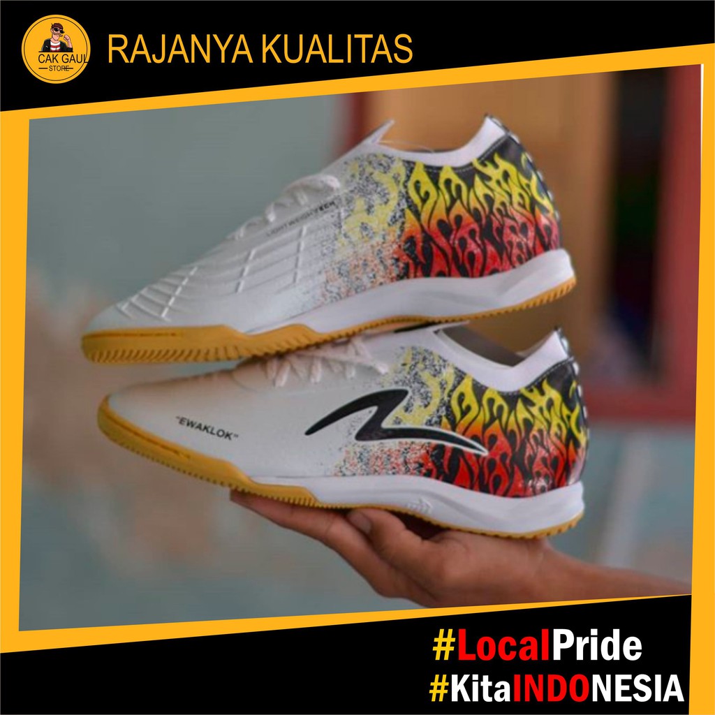 Sepatu Futsal Specs Lighspeed in klok