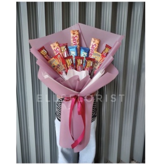 

Buket BESAR KEREN PREMIUM / paket/bingkisan Snack lang Tahun/Ultah/wisuda