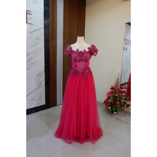 Gaun pesta panjang brokat fuschia pink fanta