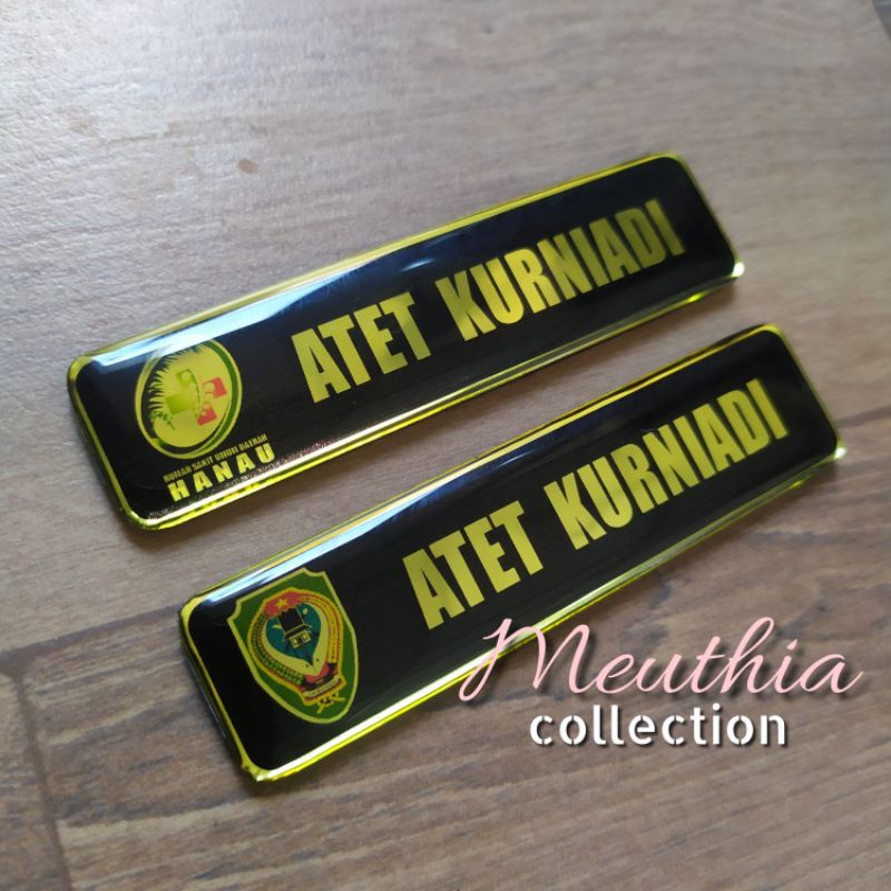 

Nametag Gold Logo Custom