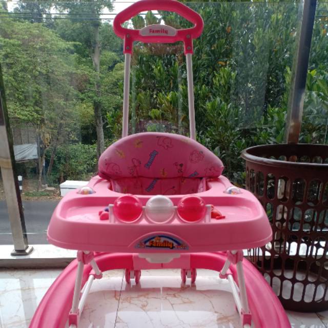 Preloved / bekas baby walker, untuk belajar jalan warna pink