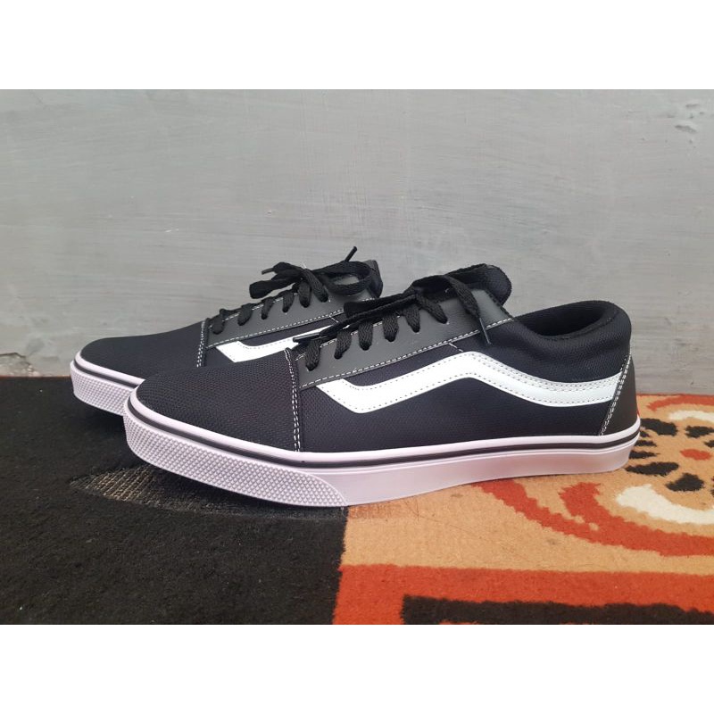 sepatu sneakers wanita sepatu sneakers pria sepatu sneakers anak perempuan sepatu sneakers anak laki