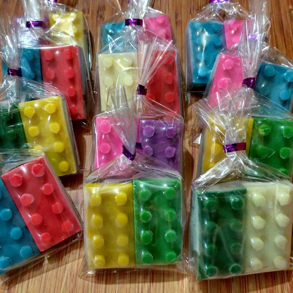 

cokelat praline motif lego / balok (isi 2 pcs)